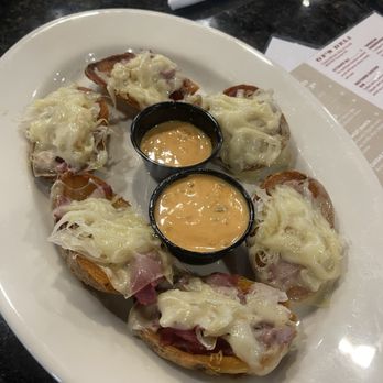 Girlfriend's Taphouse - Rueben skins - American Near Me - Stafford, Virginia Girlfriend's Taphouse - Rueben skins - American Near Me - Stafford, Virginia