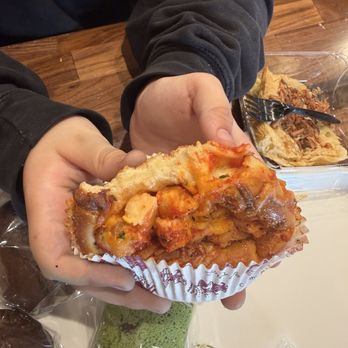 85°C Bakery Cafe-Fairfield - Fresh Hawaiian chicken pizza - Bakeries Near Me - Fairfield, California 85°C Bakery Cafe-Fairfield - Fresh Hawaiian chicken pizza - Bakeries Near Me - Fairfield, California