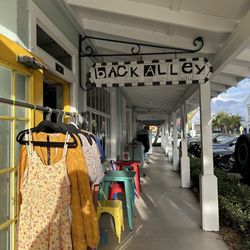 Back Alley Treasures - Bridge Street entrance