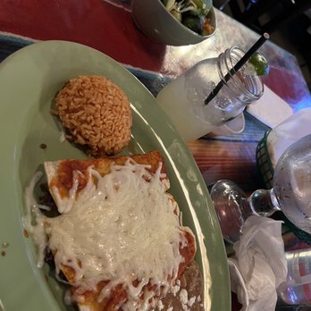 El Rey Cantina - Steak enchilada, japaneo pineapple margarita - Mexican Near Me - Camarillo, California