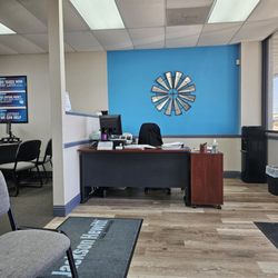 Jackson Hewitt Tax Service - Waiting area and reception