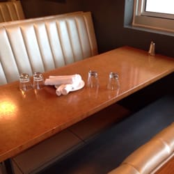 Avenue 16 Kitchen & Bar - Table