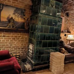 Restauracja Prochownia - Chill Out Ecke, mit Ofen.