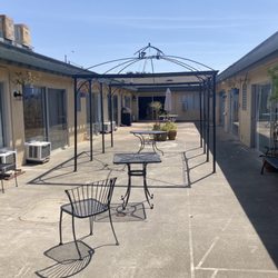 Springs Road Healthcare - Inner courtyard