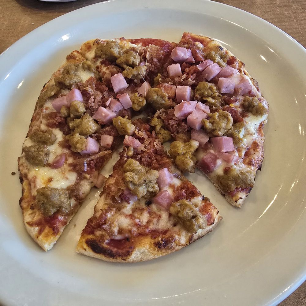 Personal "Big Daddy"- meats pizza Personal "Big Daddy"- meats pizza