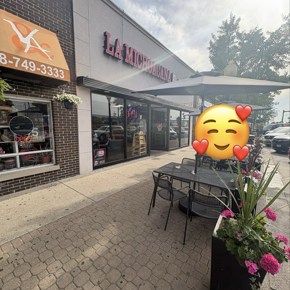 La Michoacana Premium - Outside dining area - Desserts Near Me - Berwyn, Illinois La Michoacana Premium - Outside dining area - Desserts Near Me - Berwyn, Illinois