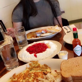 Millie's Pancake Shoppe - Breakfast & Brunch Near Me - Addison, Illinois Millie's Pancake Shoppe - Breakfast & Brunch Near Me - Addison, Illinois