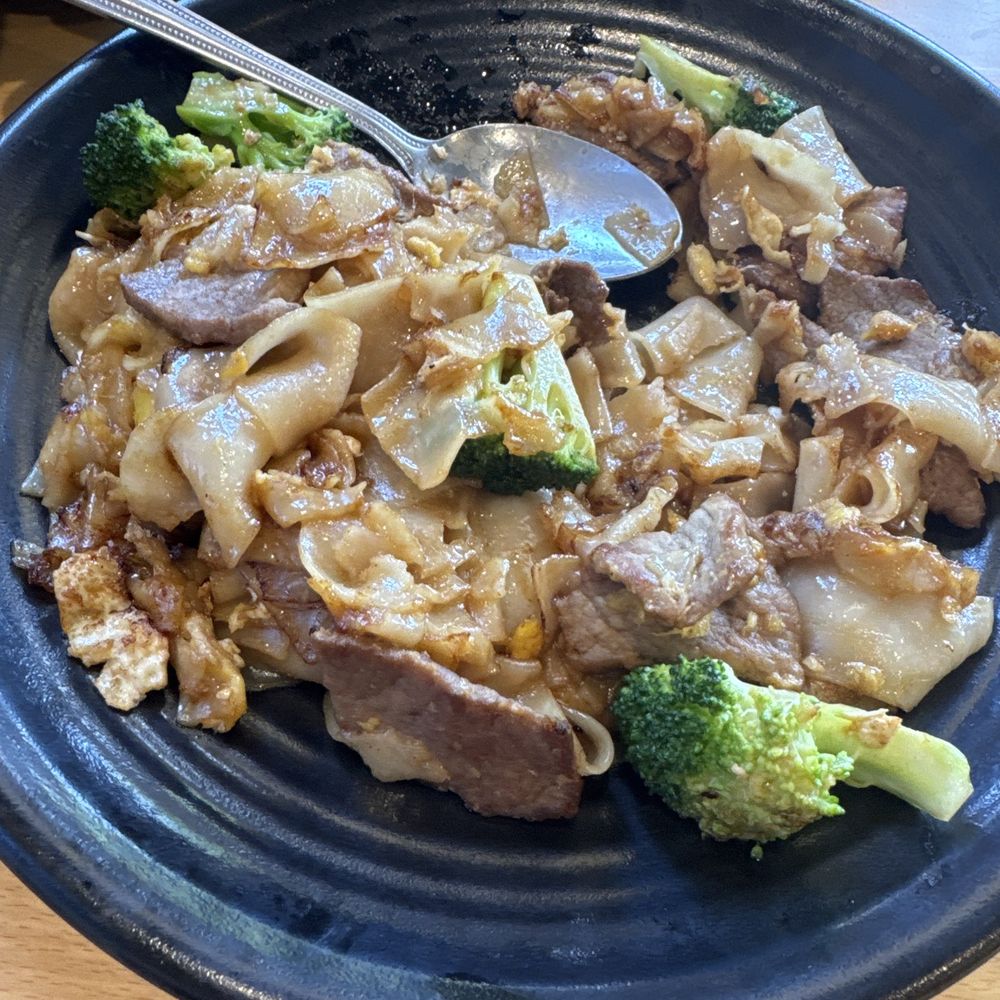 Bangkok BBQ - 27. Pad See Ew - Thai Near Me - Walnut, California