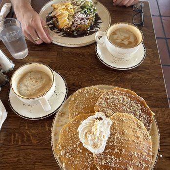 Madres Brunch - Breakfast & Brunch Near Me - Bellflower, California