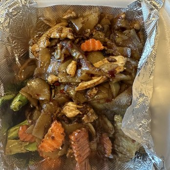 Aroy Thai - T2. Pad See Ew - Thai Near Me - Charlotte, North Carolina