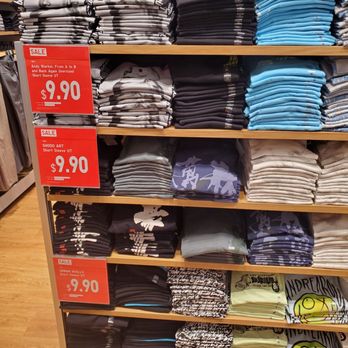 Uniqlo - Florida Mall - Women's Clothing Near Me - Orlando, Florida