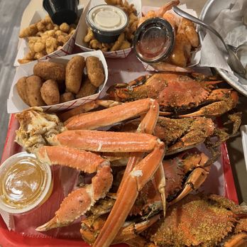 Avery's Maryland Grill - King Crab legs, Hush puppies, Fried clam strips, blue crabs - Seafood Near Me - Frederick, Maryland