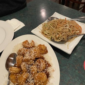 August Moon Chinese Restaurant - Chow Mein - Chinese Near Me - Sammamish, Washington August Moon Chinese Restaurant - Chow Mein - Chinese Near Me - Sammamish, Washington