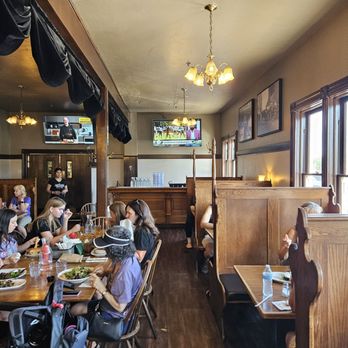 Sisters Saloon & Ranch Grill - Dining area - American Near Me - Sisters, Oregon Sisters Saloon & Ranch Grill - Dining area - American Near Me - Sisters, Oregon