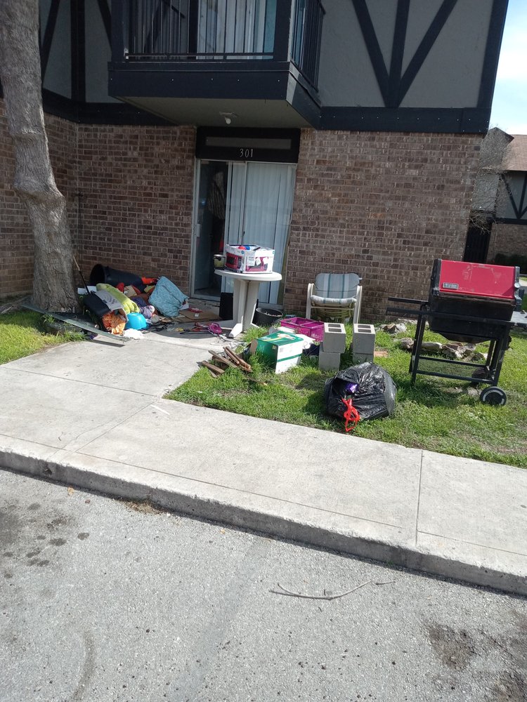 WOODBURY PLACE APARTMENTS Updated September 2024 2834 Woodbury Dr