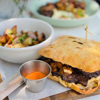 Le Fanfare - Shortirb Sandwich - Italian Near Me - Brooklyn, New York