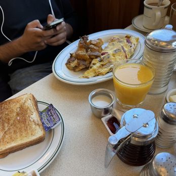 Manhattan Three Decker - Diners Near Me - Brooklyn, New York Manhattan Three Decker - Diners Near Me - Brooklyn, New York