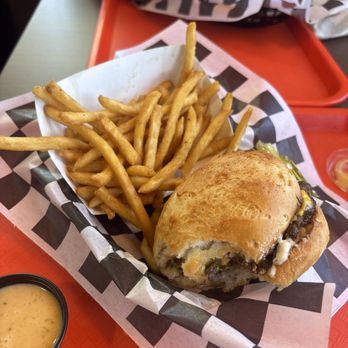 Jimmys Burgers and Pizza - American burger on gf bun - Pizza Near Me - Hurst, Texas Jimmys Burgers and Pizza - American burger on gf bun - Pizza Near Me - Hurst, Texas