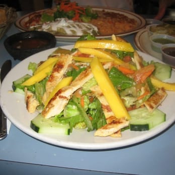El Metate Cafe - Chicken Mango Salad with Avocado Slices and Raspberry Dressing ($7.99) - Mexican Near Me - Pasadena, California El Metate Cafe - Chicken Mango Salad with Avocado Slices and Raspberry Dressing ($7.99) - Mexican Near Me - Pasadena, California