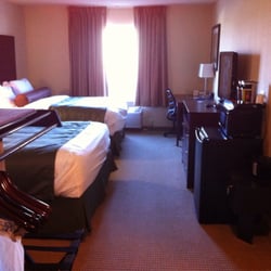 Cobblestone Inn & Suites - Langdon - Two queens, desk, tv, and decent refrigerator