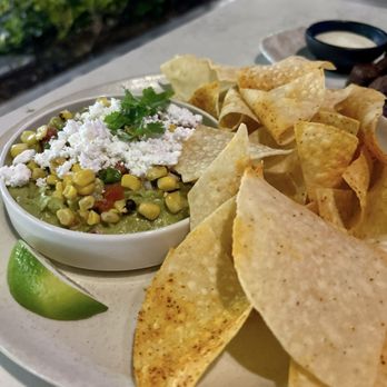 Moxies - Chips and guac - these pair greatly with the steak bites appetizer - Lounges Near Me - Miami, Florida Moxies - Chips and guac - these pair greatly with the steak bites appetizer - Lounges Near Me - Miami, Florida