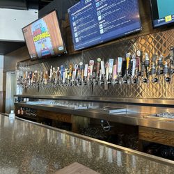Barley's Kitchen + Tap - Bar area