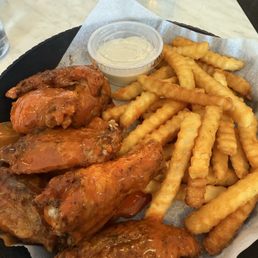 8pc Wings Bone In and fries lunch special 8pc Wings Bone In and fries lunch special