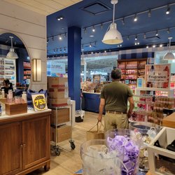 Bath & Body Works - Inside