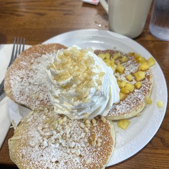 Eggs 'n Things - Waikiki Beach Eggspress - Hawaiian Whipped Pancake Sampler - Breakfast & Brunch Near Me - Honolulu, Hawaii Eggs 'n Things - Waikiki Beach Eggspress - Hawaiian Whipped Pancake Sampler - Breakfast & Brunch Near Me - Honolulu, Hawaii