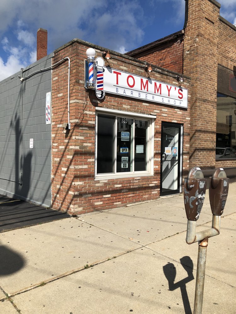 Tommy's Barber Shop Logo