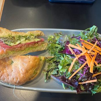 Bread Furst Vradenburg Cafe - Smoked Salmon Sandwich with Side Salad - Cafes Near Me - Washington, DC, District of Columbia