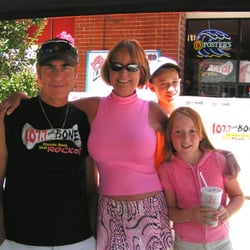 107.7 The Bone - Hot Lunch at Happy Dog Pizza, gilroy