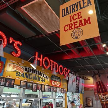 Portillo's Streamwood - Inside - Hot Dogs Near Me - Streamwood, Illinois Portillo's Streamwood - Inside - Hot Dogs Near Me - Streamwood, Illinois