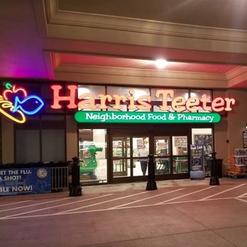 Harris Teeter - Entrance to Harris Teeter Dunn Loring from the attached garage parking. - Grocery Near Me - Vienna, Virginia