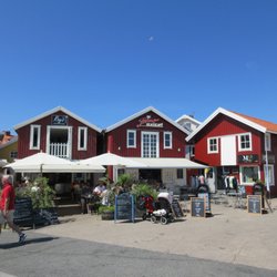 Smögenbryggan - At the square