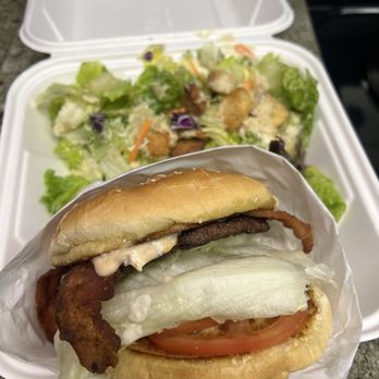 Burgers Restaurant - Bacon Cheeseburger - Burgers Near Me - Mammoth Lakes, California