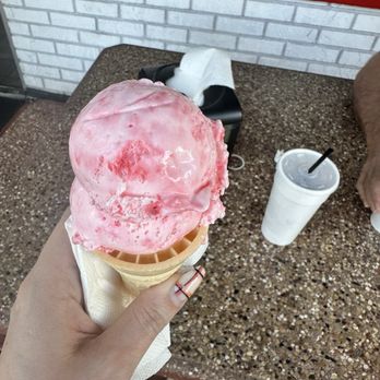 Campbell's Dairyland - Peppermint ice cream - Ice Cream & Frozen Yogurt Near Me - Brandon, Florida Campbell's Dairyland - Peppermint ice cream - Ice Cream & Frozen Yogurt Near Me - Brandon, Florida