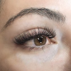 Raw Beauty Maui - Volume eyelash extensions