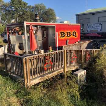 Triple Crown BBQ - Dining area - Barbeque Near Me - Luray, Virginia