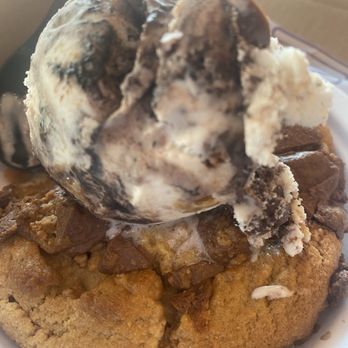 Insomnia Cookies - Peanut butter deluxe cookie with a scoop of insomnia tracks ice cream - Desserts Near Me - Indianapolis, Indiana