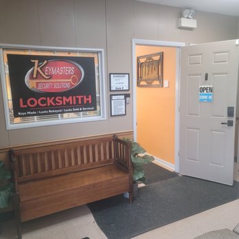 Keymasters Security Solutions - Our convenient waiting area - Keys & Locksmiths Near Me - Crystal Lake, Illinois Keymasters Security Solutions - Our convenient waiting area - Keys & Locksmiths Near Me - Crystal Lake, Illinois