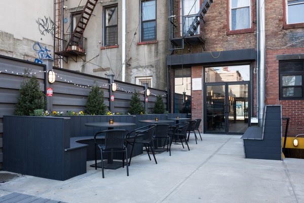 Bunton’s World Famous by null