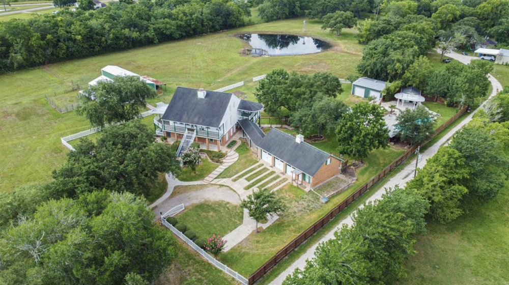 GWEN CANNON BAY AREA REAL ESTATE GROUP 507 8th St, Kemah, Texas