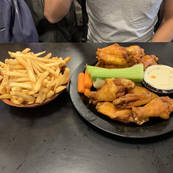 Duff's Famous Wings - Fries and wings - American Near Me - Amherst, New York Duff's Famous Wings - Fries and wings - American Near Me - Amherst, New York