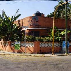 El Árbol - Fachada. Restaurante Vegetariano El Arbol