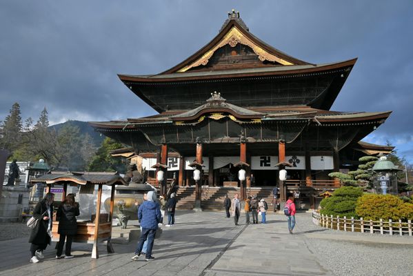 Zenkōji temple by null