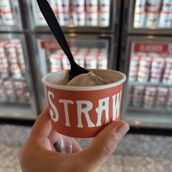 Salt & Straw - Birthday cake blackberry - Ice Cream & Frozen Yogurt Near Me - Las Vegas, Nevada Salt & Straw - Birthday cake blackberry - Ice Cream & Frozen Yogurt Near Me - Las Vegas, Nevada