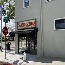 D' Gonzalez Meat Market - The Outside of the business