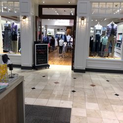 Vineyard Vines - Storefront @ Montgomery Mall