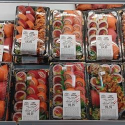 Detwiler's Farm Market - Suuuuuushi, and it's as fresh as it gets